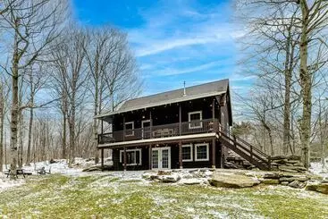 コテージ Cozy Roscoe Cabin W/ Fire Pit & Balcony!