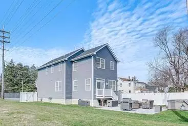 Mökkimajoitus Long Branch Beach House W/ Private Hot Tub!