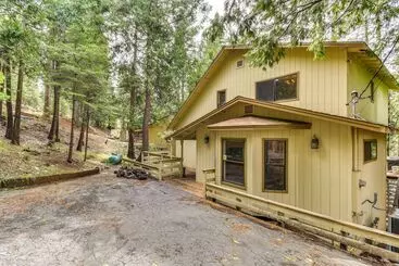 Mökkimajoitus 2 Mi To Mi Wuk Village: Cabin W/ Large Deck