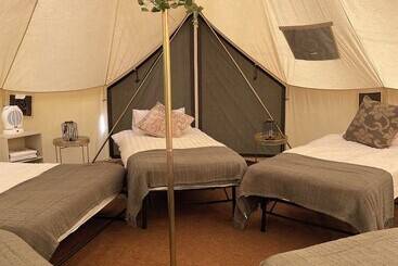 استراحتگاه Bell Tent Village