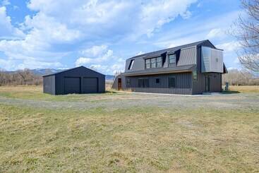 Landhus Riverfront Montana Retreat   Deck, Fire Pit & Pond