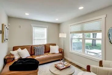 Stylish  Crosby Cottage    1 Mi To Serpent Lake!