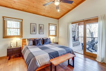 Upscale Ellijay Cottage W/ Private Hot Tub & Grill