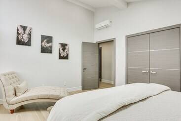 Сельский дом Waterfront Lake Hopatcong Home W/ Boat Dock!