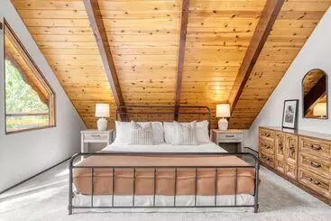 Mökkimajoitus Avalon Pines By Avantstay 5 Mins From Bear Mountain Ski Resort