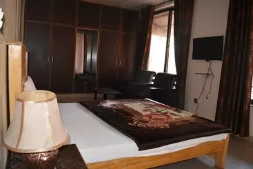 هتل Falcon Inn