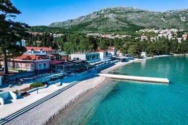 ツーリストアパートメント Maistra Select Srebreno Villas