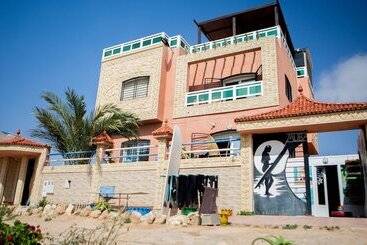 هاستل Mubaradise Surfcamp