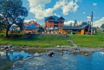 فندق Forest House