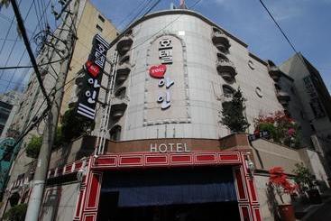 Мотель You, I In