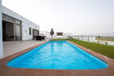 Villa-majoitus Ereza The White Homes