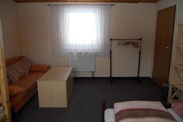 تختخواب و صبحانه Previt Janek