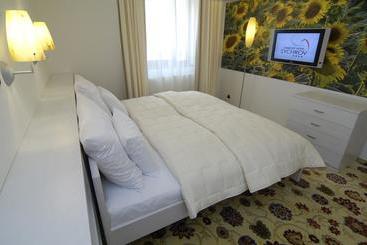 Ea Zámecký Hotel Sychrov