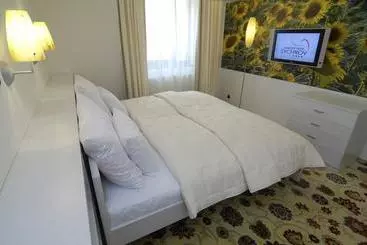 Ea Zámecký Hotel Sychrov