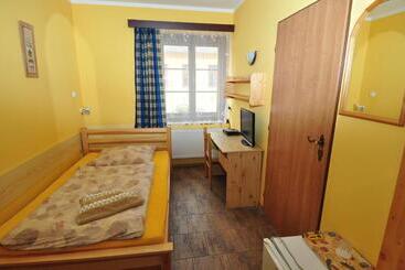 Hotel Na Hradbách