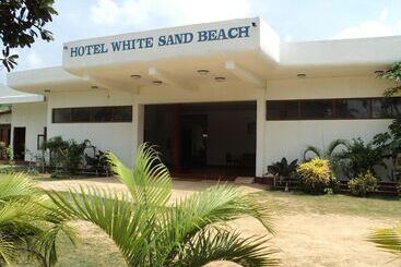 ホテル New White Sand Beach