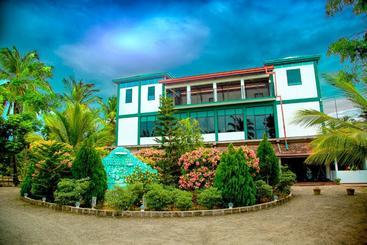 Resort Nirmaa Shadow Inn