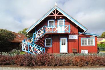 تختخواب و صبحانه Naglis