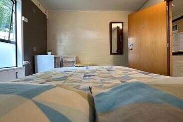 旅馆 Around The World Backpackers