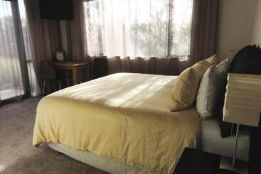 Bed and Breakfast Pine Hill Lodge