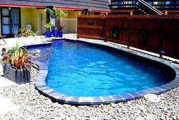 호텔 Orana Motor Inn & Restaurant