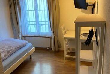 בית מלון כפרי Adler Garni