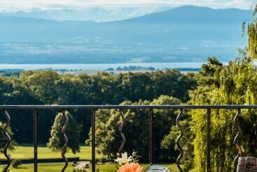 Hotel Chateau De Bonmont