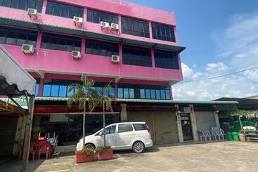 Hotel Oyo 90885 Bera Pentagon Inn