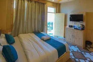 Hotel Goroomgo Ghar Bar Boutique Stay Himachal Pradesh   Luxury Room & Mountain View
