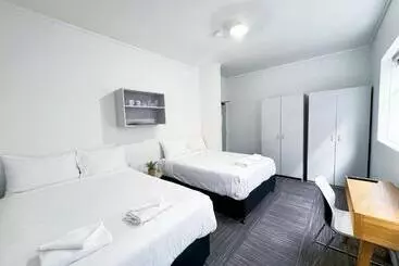 140 Ghuznee Hostel