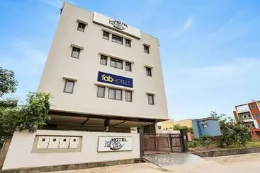 Fabhotel Johar Inn