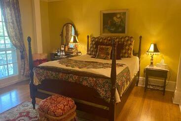 住宿加早餐  Montrose Inn