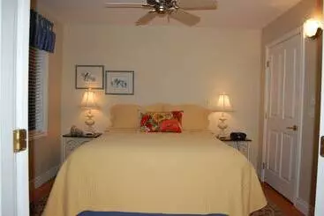 Lakeshore Bed & Breakfast