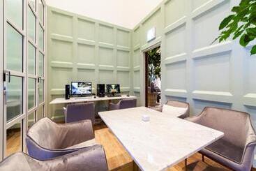 Hotel Grand Hillstone