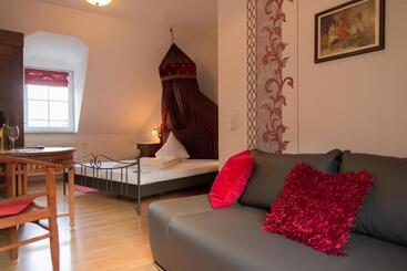 צימר Weingut Weinstube Weinhotel Wolf