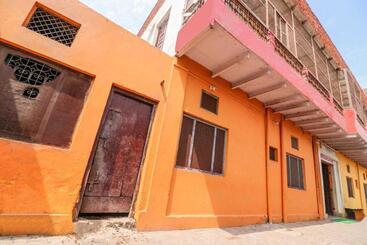 Hotel Goroomgo Laxmi Bhawan Dharamshala Mathura Near Yamuna River And Dwarikadhish Temple