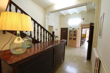 Alberg Roques Blanques