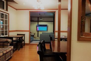 Bed and Breakfast White Silver Hakuba