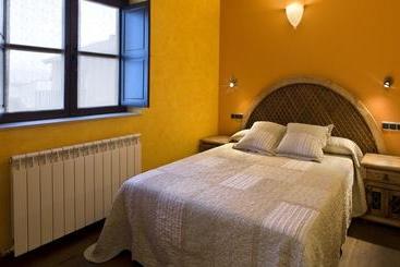 Vandrarhem Hostal Raices