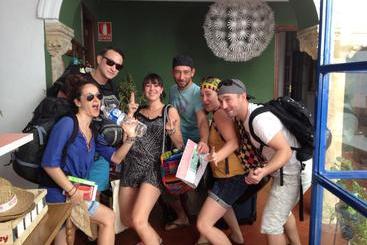 تختخواب و صبحانه El Sueño Hostel