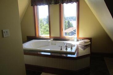 住宿加早餐  Mansion Inn Lake Stevens