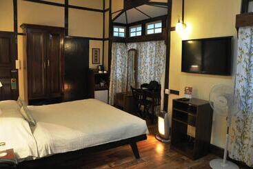 Cafe Shillong Bed And Breakfast