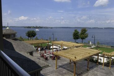 호텔 1000 Islands Harbor