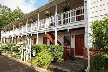 מוטל Chatham Travel Lodge