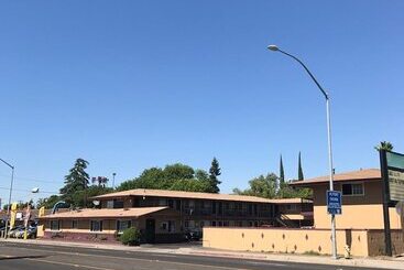 مُتل Economy Inn