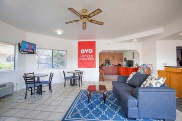 מוטל OYO Woodland Hotel and Suites