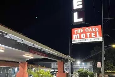 The Oaks Motel