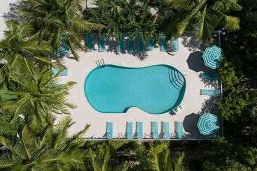 בית מלון כפרי Bay Harbor Lodge