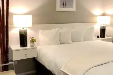 Hotelli Pier View Suites