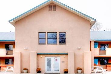 فندق على الطريق El Meson Lodge